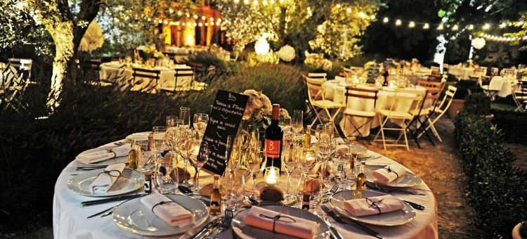 Comment organiser un cocktail dînatoire d’entreprise dans le Vaucluse